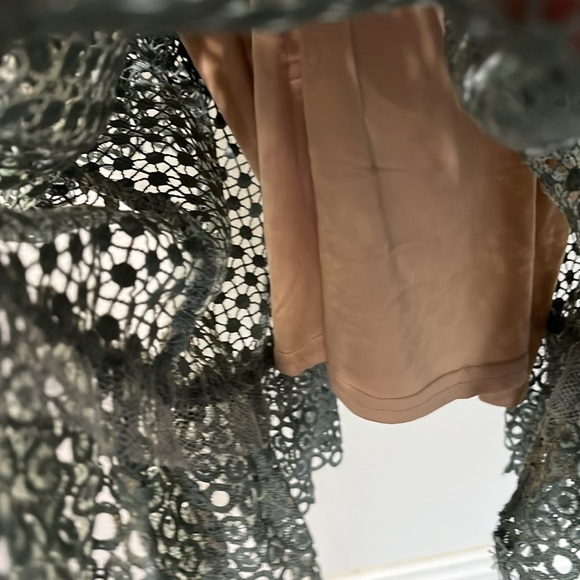 ROMEO & JULIET COUTURE DUSTY SAGE TIERED RUFFLE DRESS NWT SIZE MEDIUM - Picture 5 of 11